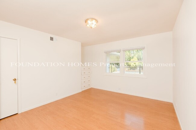 Building Photo - Sleepy Hollow 4bd/2.5ba One Level Home-w/P...