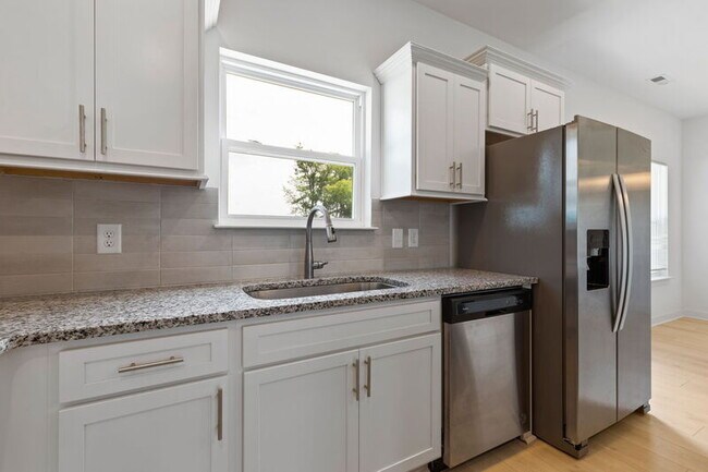 Building Photo - 429 Guethlein Dr