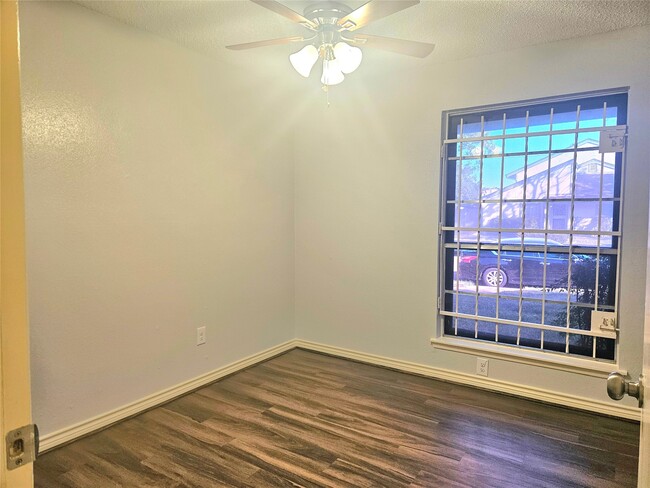 Building Photo - 5853 Village Forest Ct