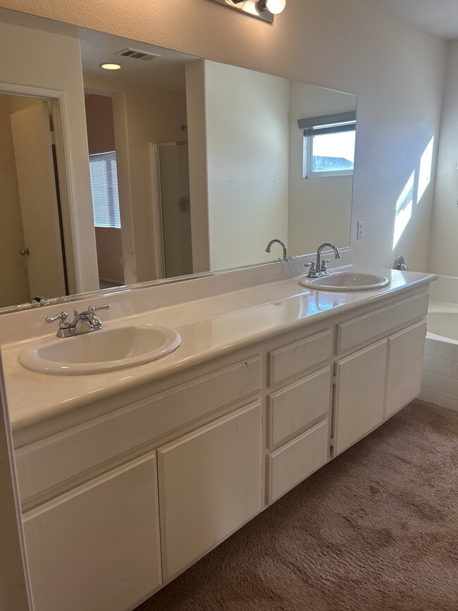 Building Photo - 14029 Iris Cove