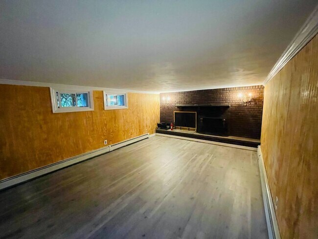 Building Photo - 146 Woolsey Ave
