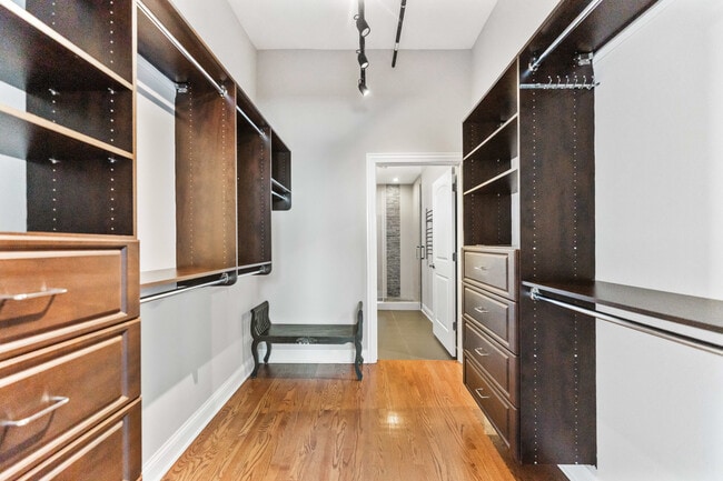 Building Photo - 1000 W Adams St