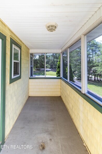 Building Photo - 2084 Allenridge Dr