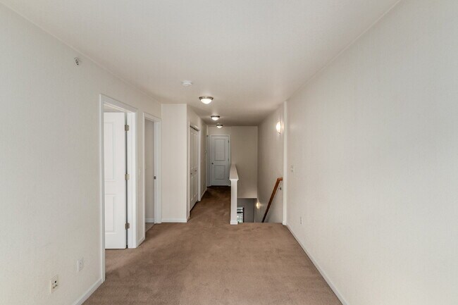 Building Photo - 418 S Reed Ct