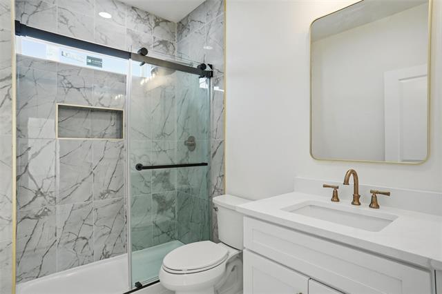 Building Photo - 125 Palm Ln