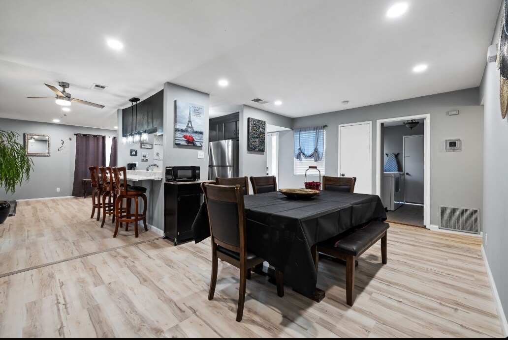 Building Photo - 325 Falcon Dr