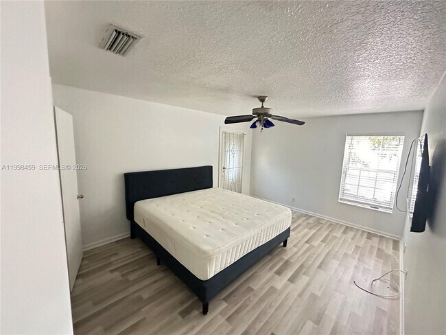 Building Photo - 1139 Freshwater Lakes Dr