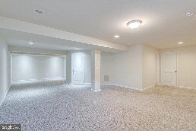 Building Photo - 10424 Goldenrod Dr