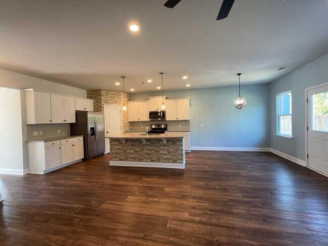 Building Photo - 203 Hayworth Rd