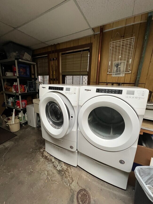 Building Photo - 6111 N Talman Ave