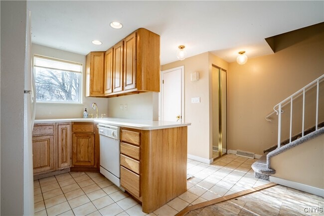 Building Photo - 67 Chestnut Rd