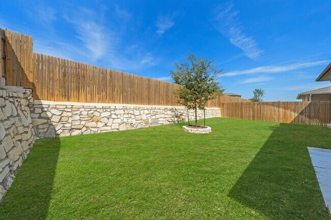 Building Photo - 14008 Zuhause Dr