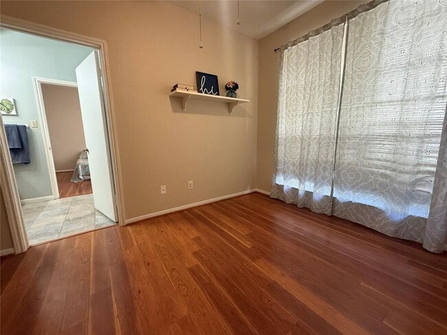 Building Photo - Beautiful 2 bedroom 1 bath condo