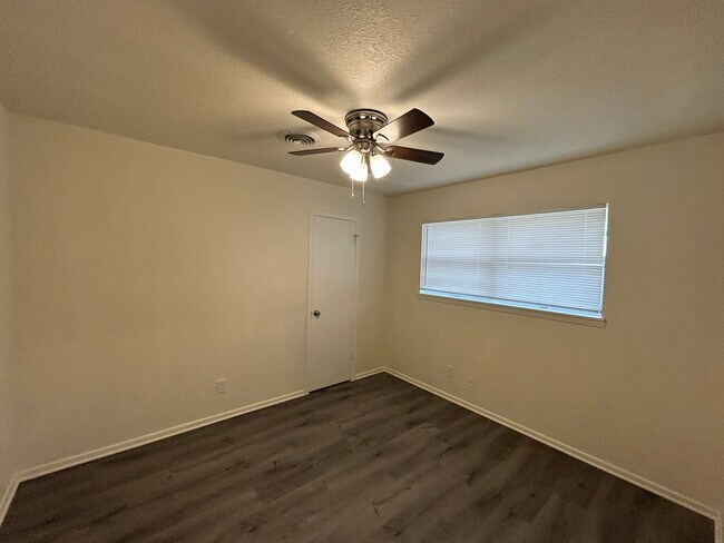 Building Photo - Ginder Properties1 (3601 Catalina Dr)