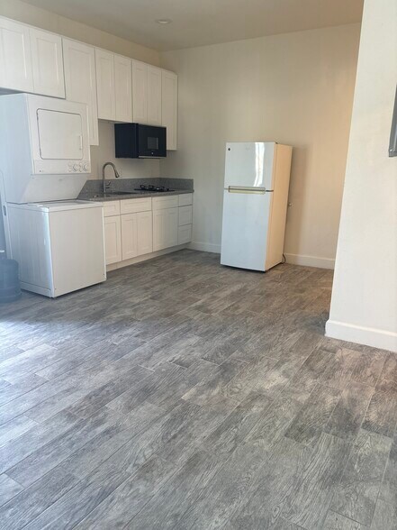 Building Photo - 9740 Pacific Ave