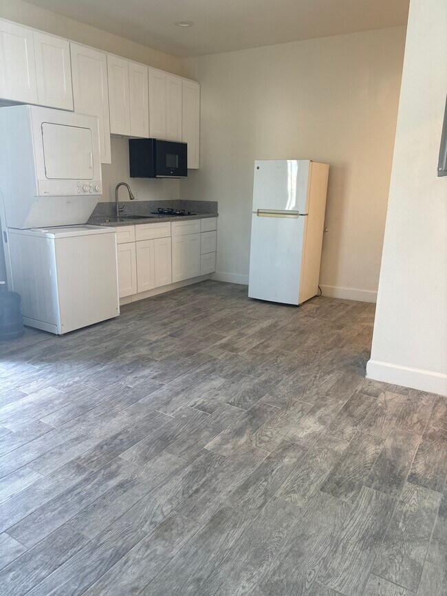 Building Photo - 9740 Pacific Ave