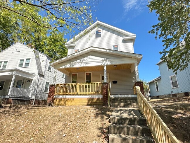 Primary Photo - 64 W Blake Ave