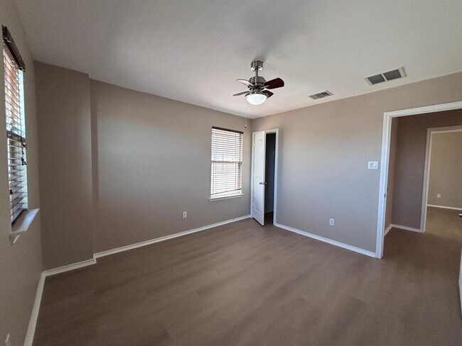 Building Photo - 1405 Berlin Ln