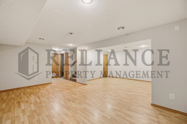 Building Photo - 2770 N Parkridge Ct