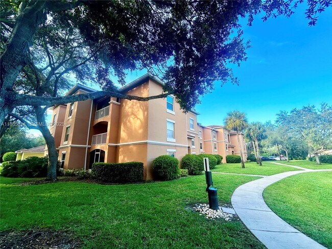 Building Photo - 5080 Fairways Cir