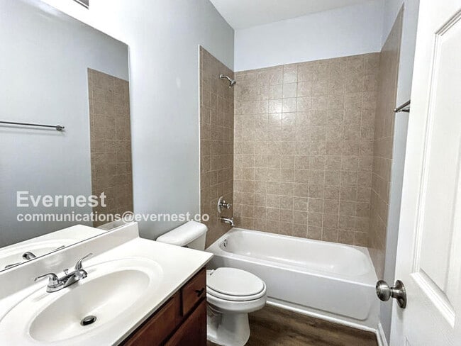 Building Photo - 1184 Hubbard St SW