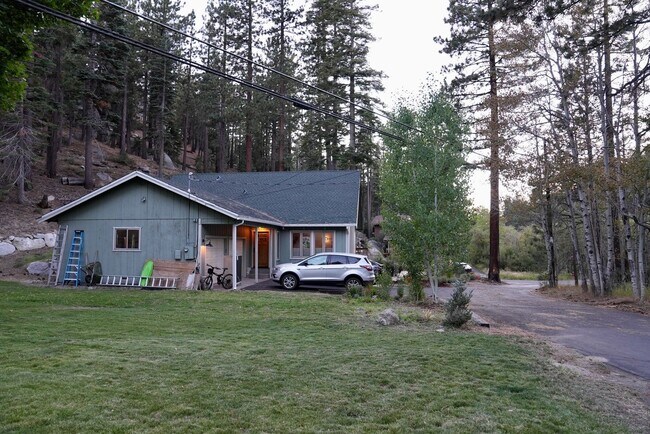 Building Photo - Nice house in Stateline available Septembe...