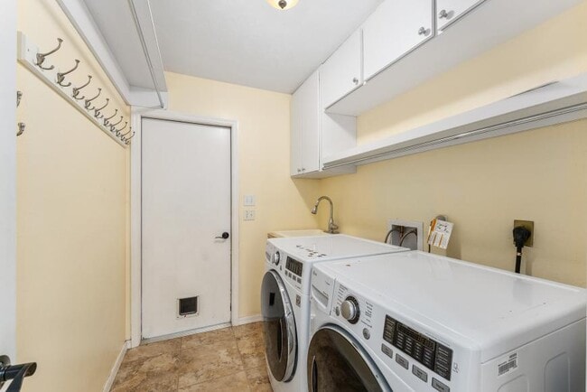 Building Photo - 4 bedroom in Gainesville FL 32606