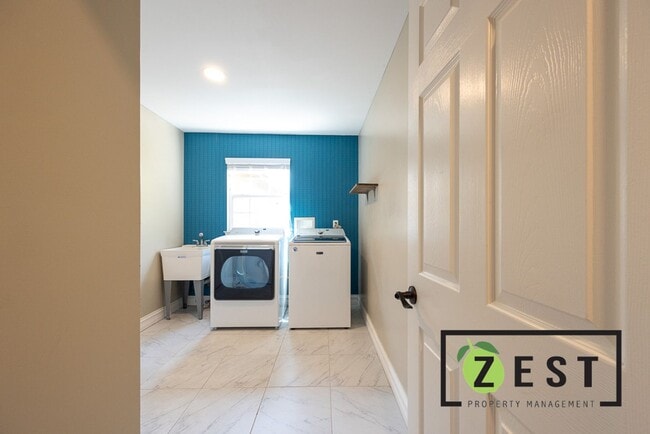 Building Photo - OPEN HOUSE SATURDAY AUGUST 2ND 2025 10-11A...