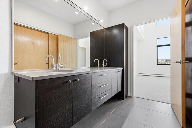 Building Photo - 11582 Colony Row