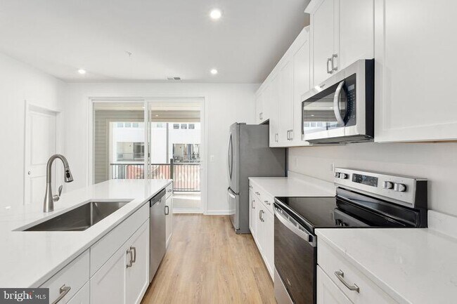 Building Photo - 2514 Neabsco Common Pl
