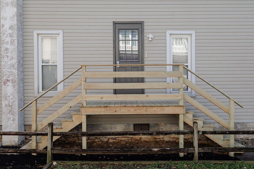 Building Photo - 6018 Carpenter St