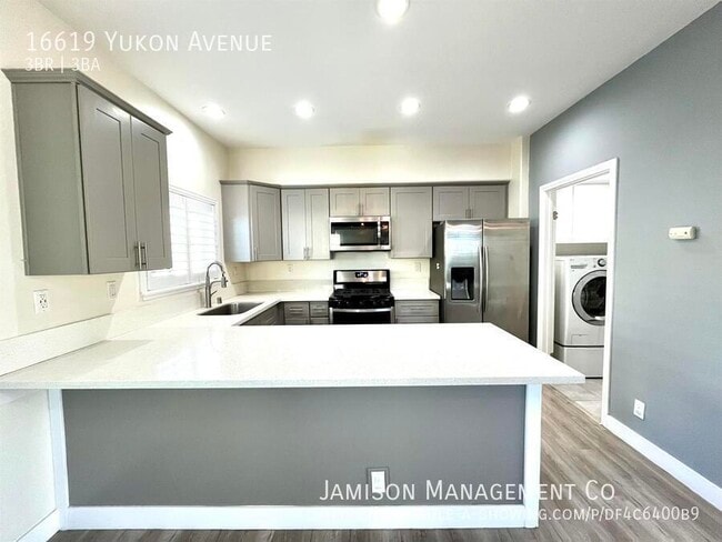 Building Photo - 16619 Yukon Ave