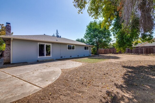Building Photo - Beautiful Birdland Home on Quiet Cul-de-Sa...