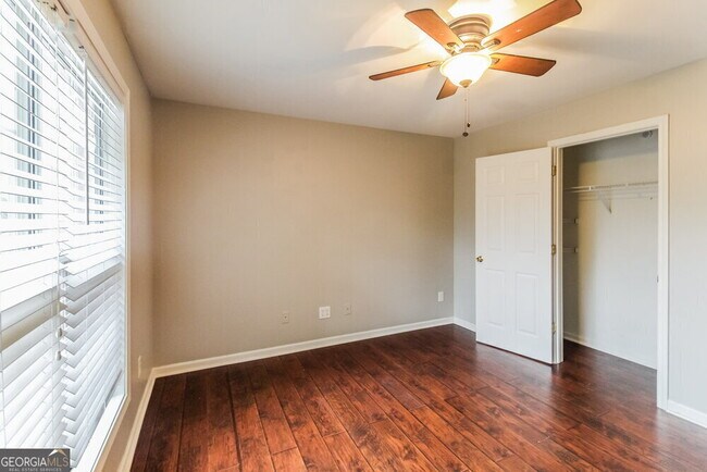 Building Photo - 1072 Fairmont Park Dr