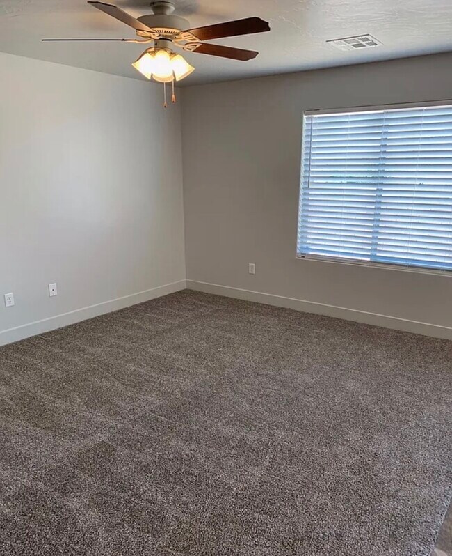 Building Photo - 3104 S Relic Ridge Dr