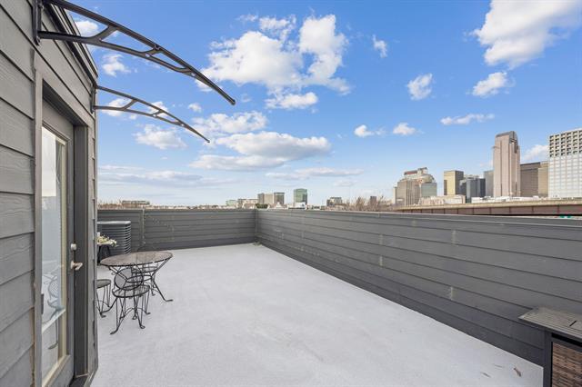 Building Photo - 3002 Zenia Dr