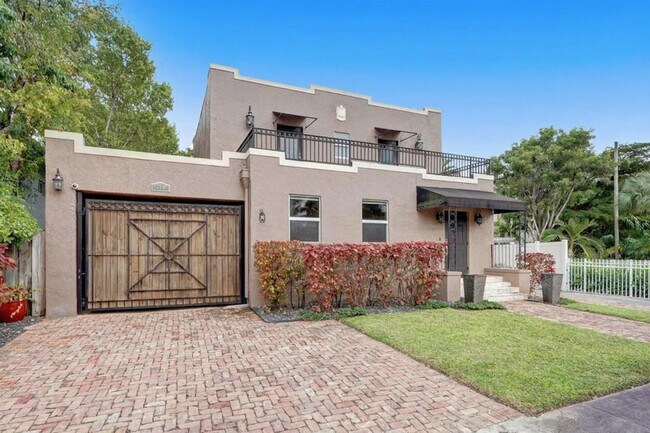 Building Photo - 200 NE 16th Ave