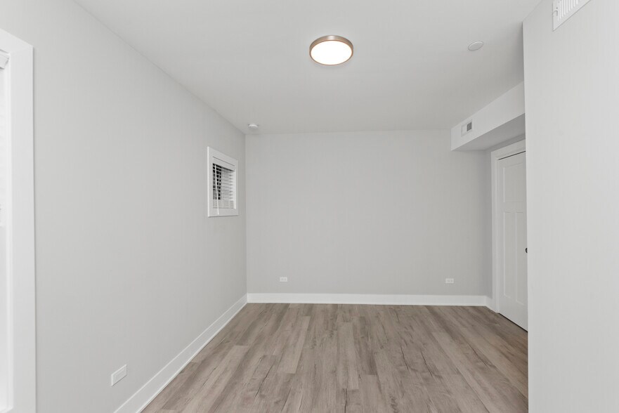 Building Photo - 1133 Oak Ave