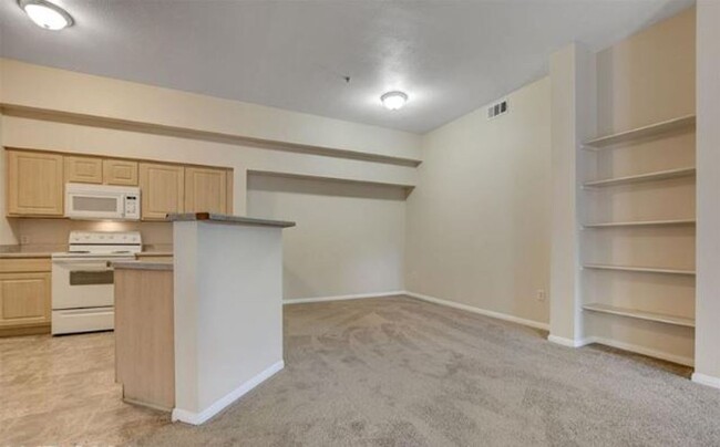 Building Photo - BEAUTIFUL 2 BED 2 BATH CONDO LOCATED ACROS...