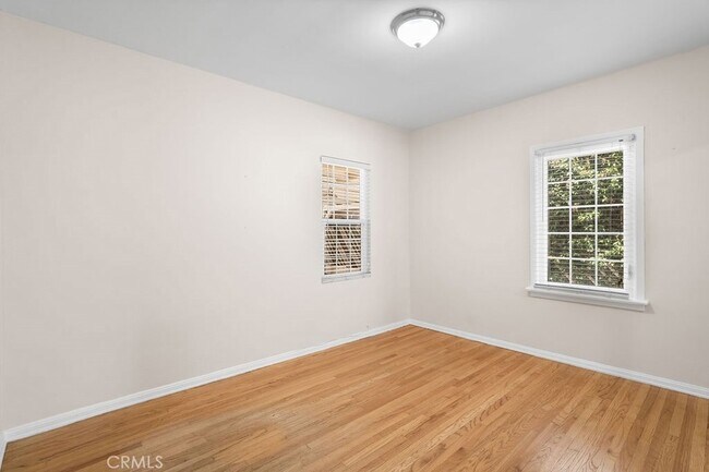 Building Photo - 247 W Santa Anita Ave
