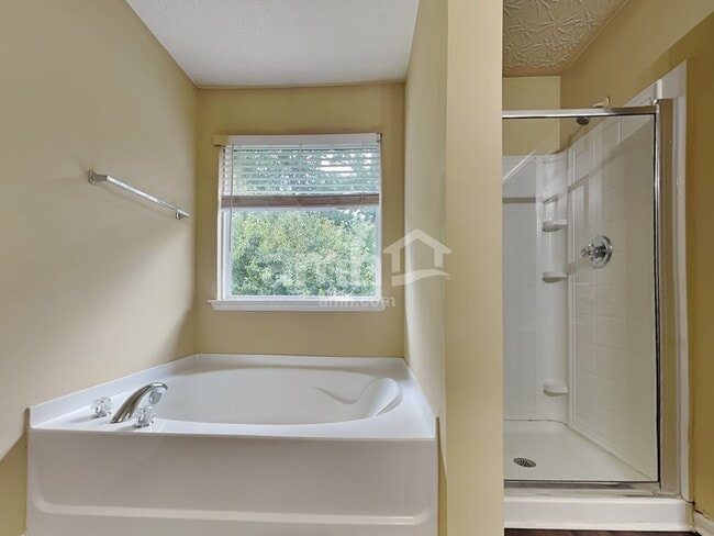 Building Photo - 889 Bramble Way