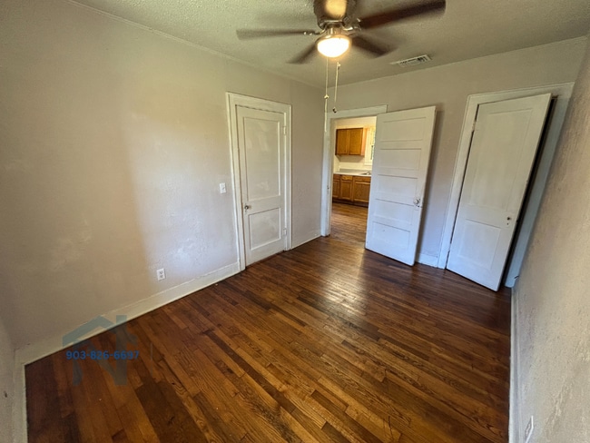 Building Photo - 503 Wills St