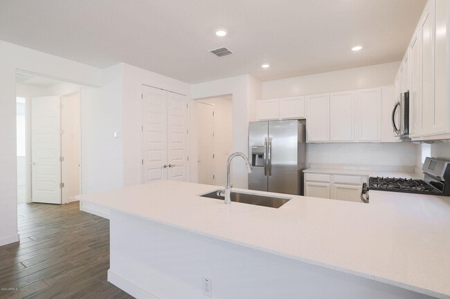 Building Photo - 16581 W Charlotte Dr