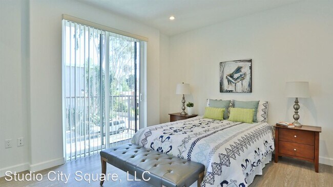 Building Photo - 12700 Moorpark St