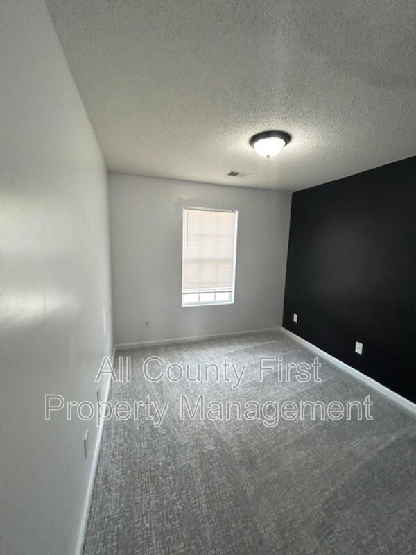 Building Photo - 4564 Parkview Square