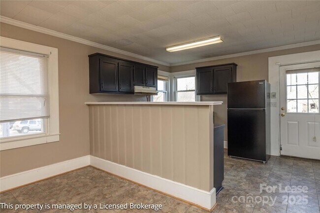 Building Photo - 1420 Amhurst St