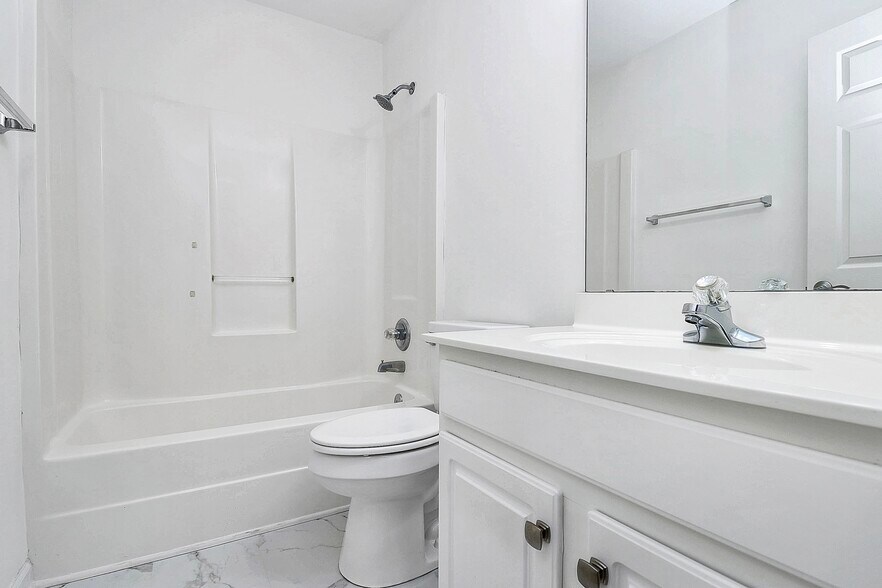 Master Bathroom - 35 McCurdy St NW