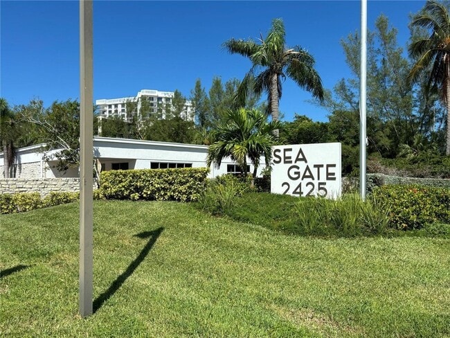 Building Photo - 2425 Gulf of Mexico Dr