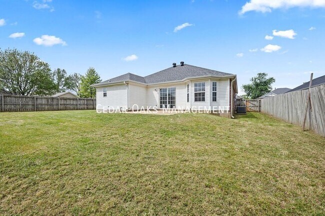 Building Photo - 911 SW Cheyenne Dr