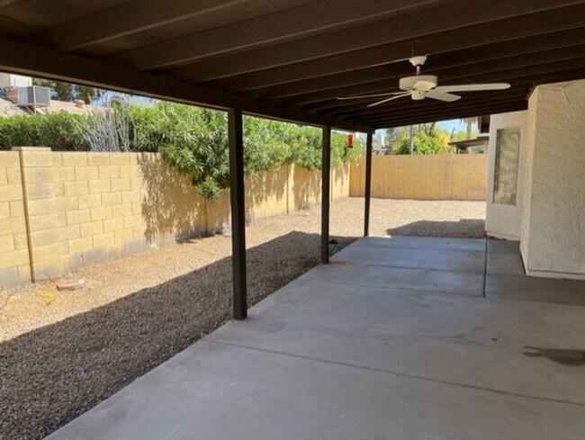 Building Photo - Phoenix 3 Bed, 2 Bath Home with Single Story